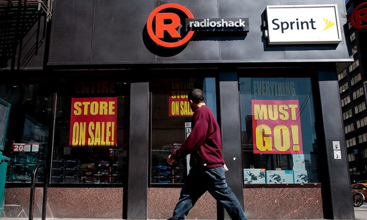 RadioShack, Pier 1 Imports owners accused of operating $112 million Ponzi scheme