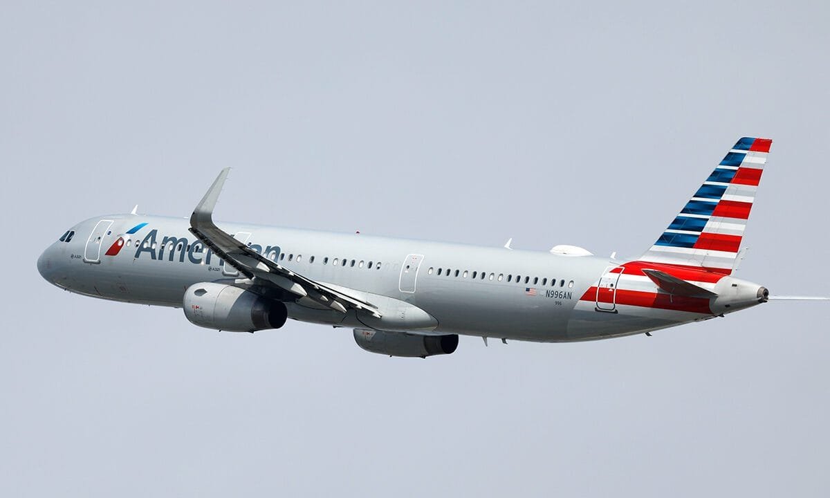 American Airlines jet returns to LAX after passengers report sickening fumes