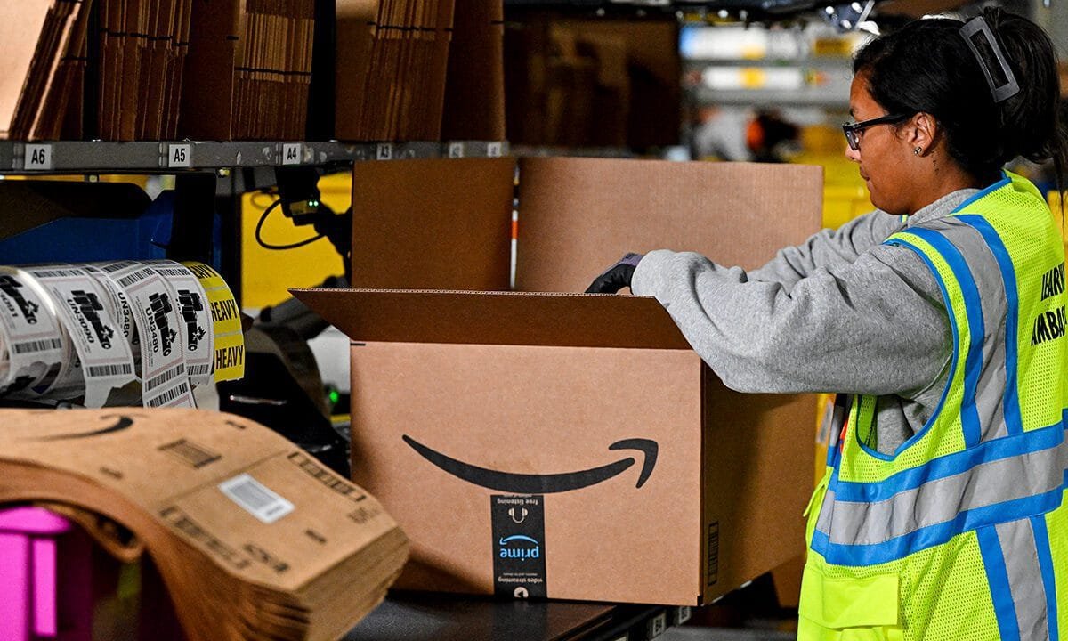 Amazon hiring 250,000 workers for upcoming holiday season