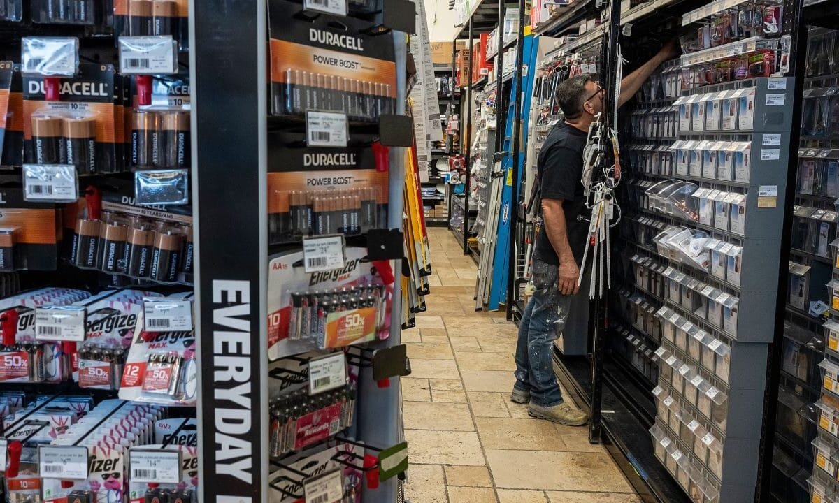 US businesses and consumers shoulder the bulk of tariff cost burden, Goldman Sachs finds