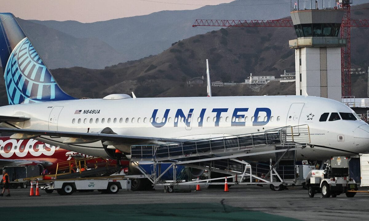 Burbank, California airport goes without air traffic controllers for hours amid government shutdown