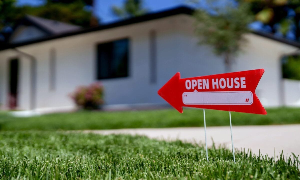 Mortgage rates fall for first time in 3 weeks