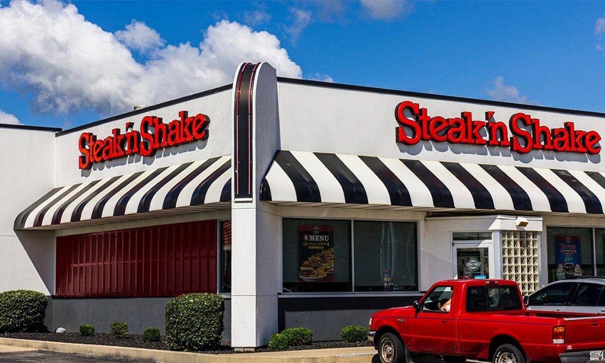 Steak ‘n Shake announces installations of ‘tallest and biggest’ American flags at restaurants nationwide