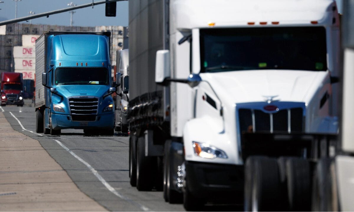 Trump announces 25% tariff on medium- and heavy-duty trucks