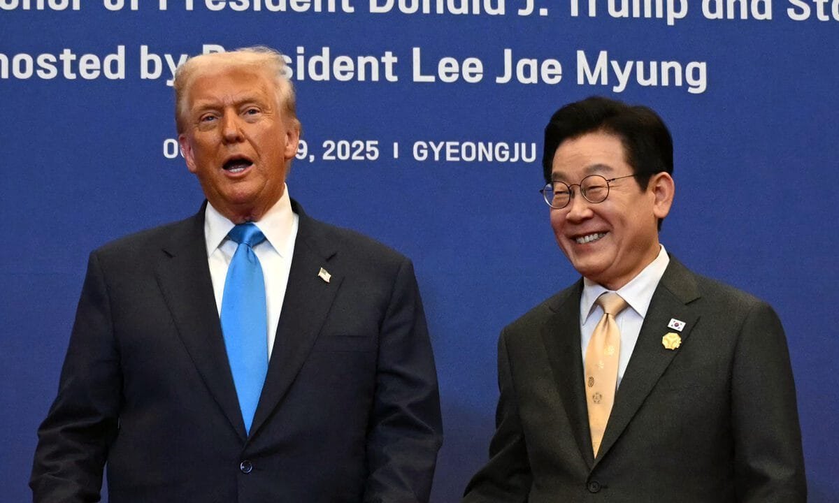 Trump hails $950B South Korea deal, gives nod to nuclear-powered submarines