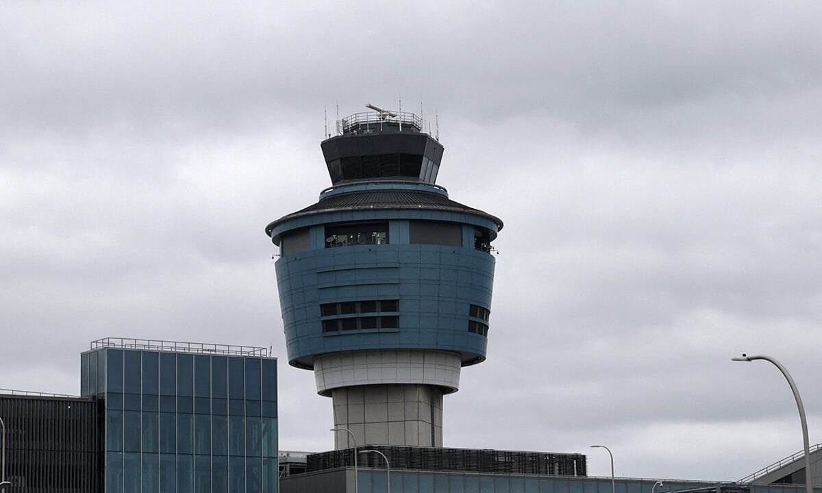 Airlines step up to support federal workers as nearly 13,000 air traffic controllers go unpaid