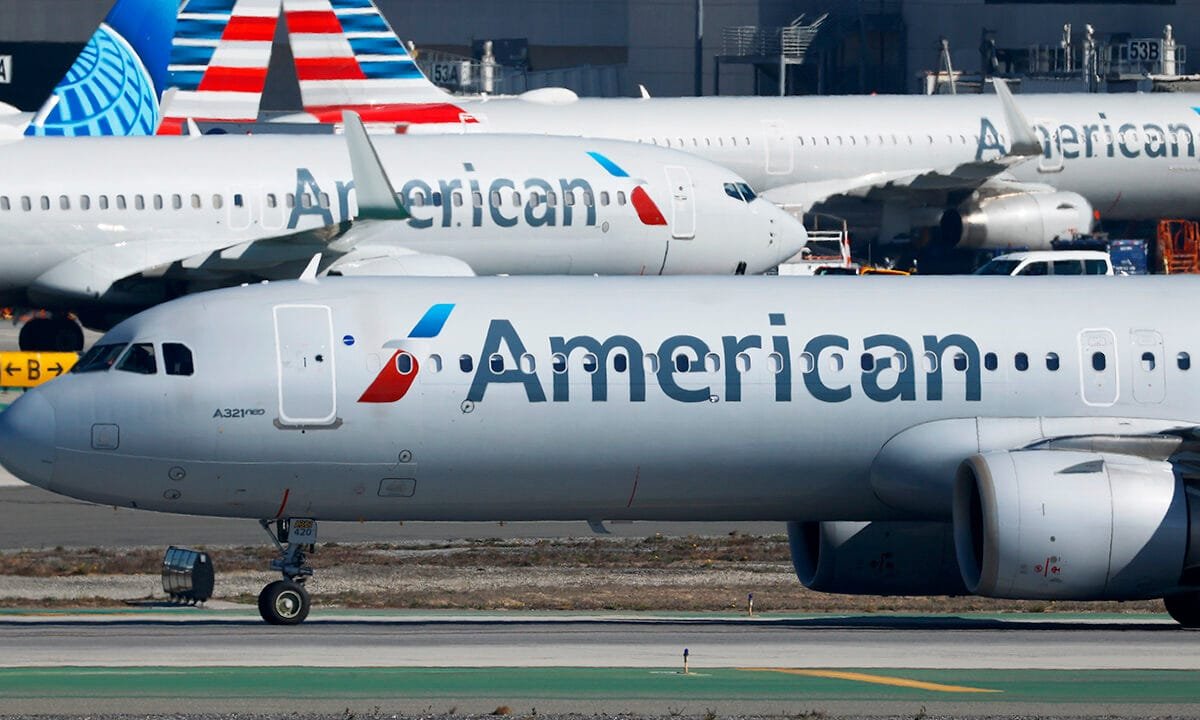 5 on board American Airlines flight hospitalized after odor diverts plane
