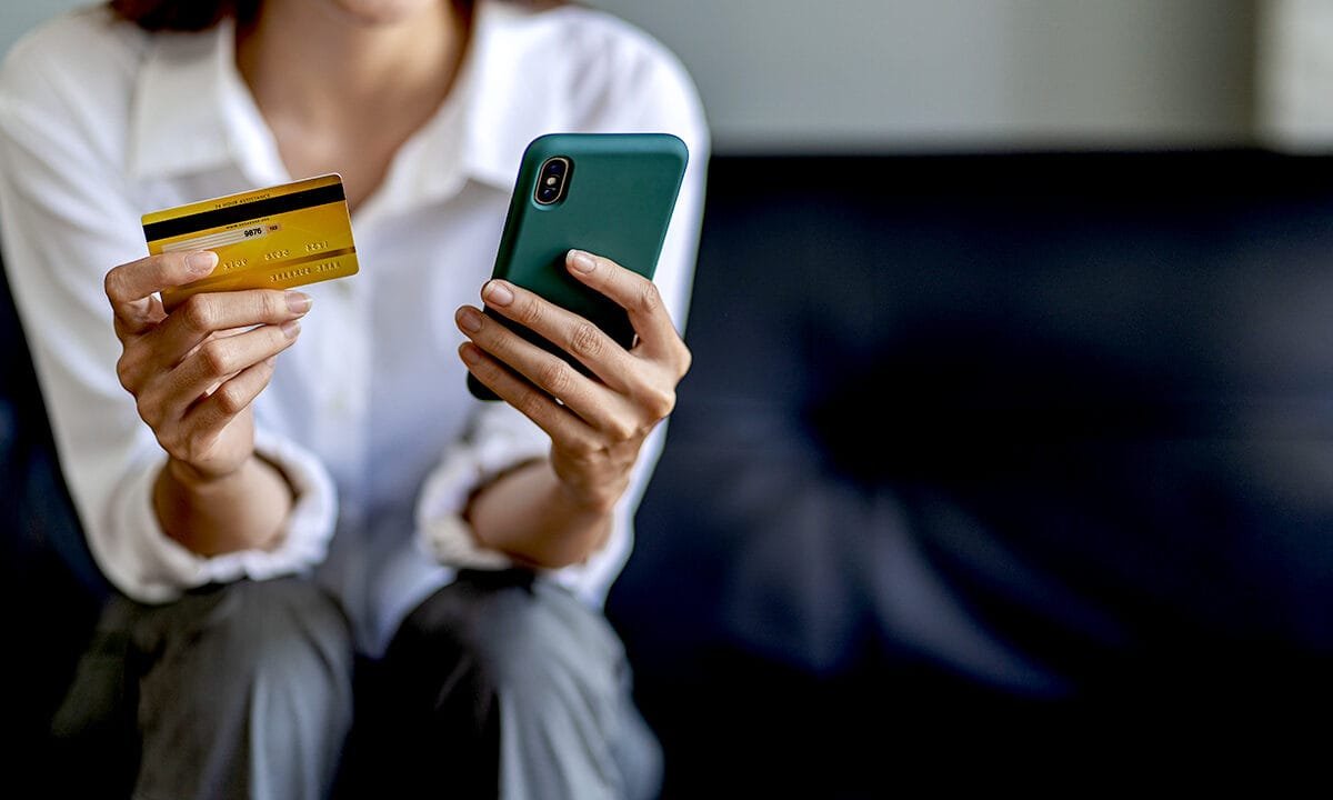 Steep discounts help drive record Thanksgiving Day online spending