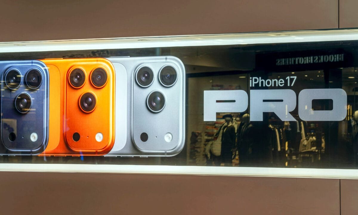 Apple projected to beat Samsung in smartphone shipments for first time since 2011