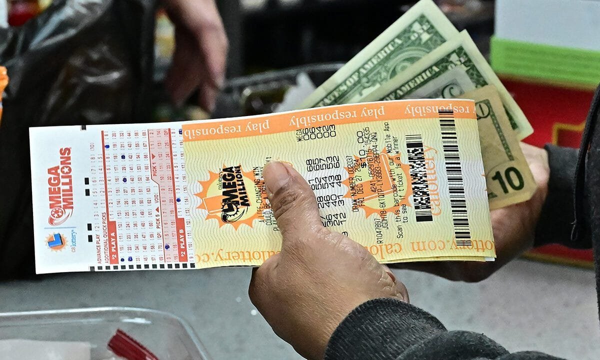 Mega Millions jackpot reaches $800 million