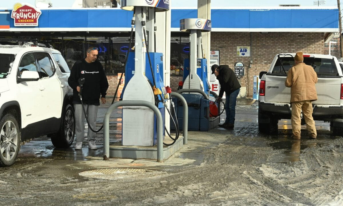 Holiday travelers to save over half billion dollars as gas prices drop to $2.79 per gallon