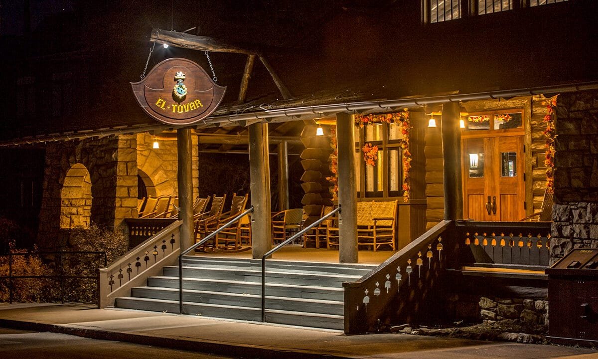 Grand Canyon South Rim hotels forced to close due to water pipe breaks