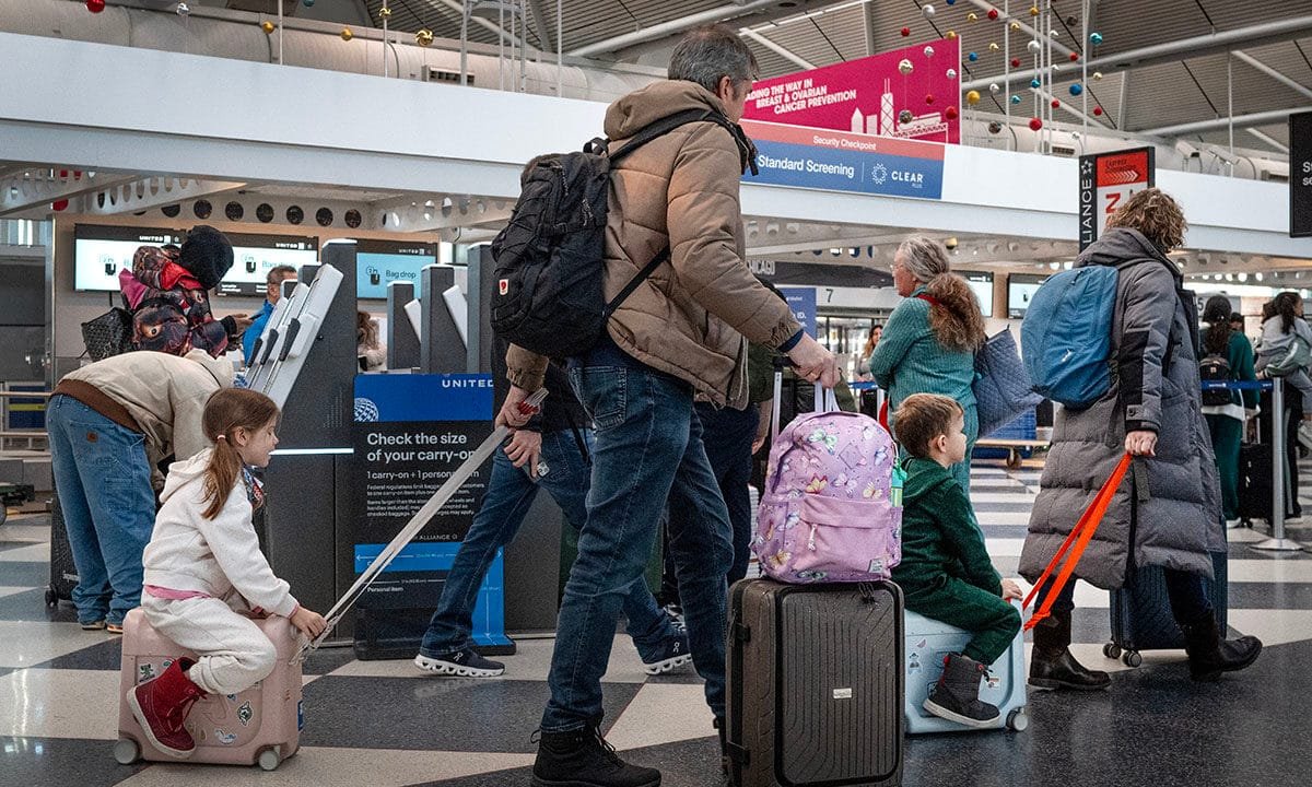 Holiday travelers face flight delays as FAA restricts airspace nationwide amid winter weather: report