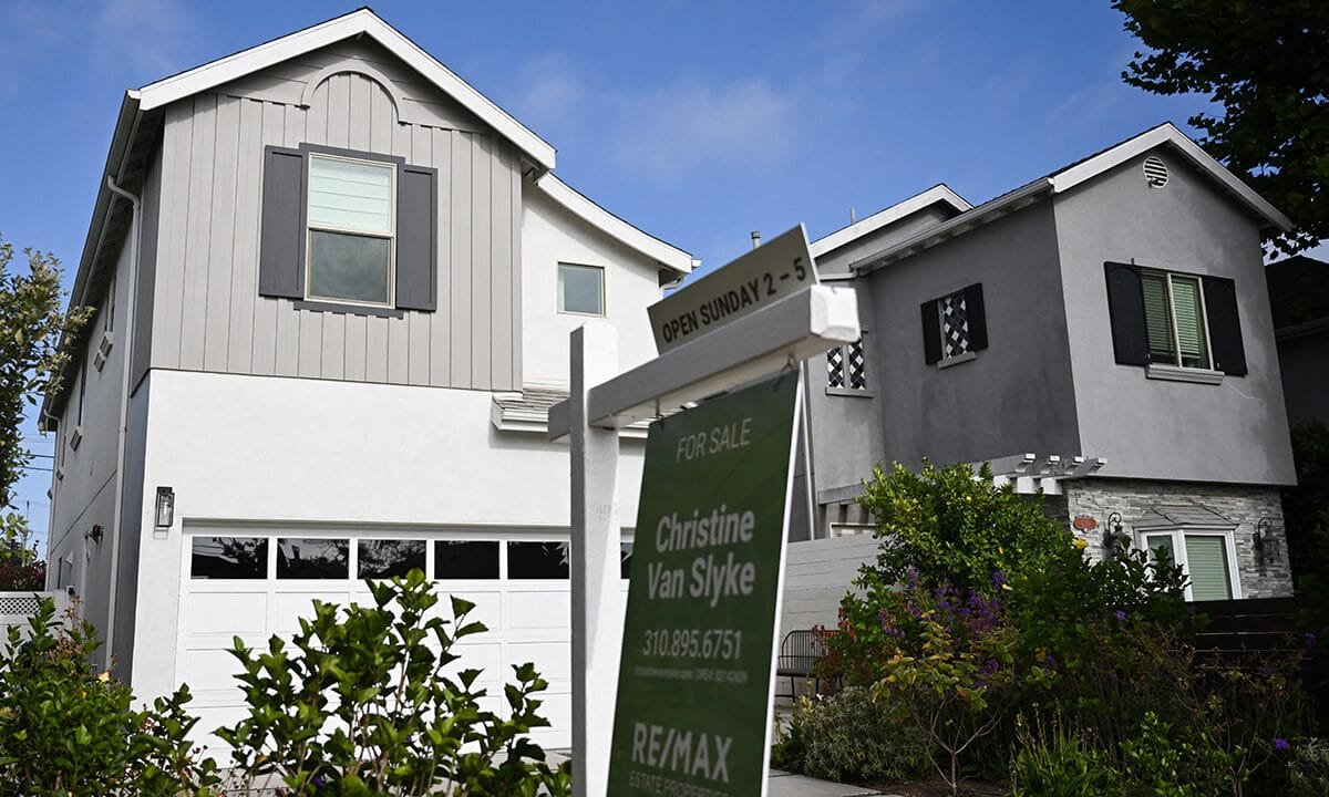Mortgage rates fall ahead of Christmas holiday