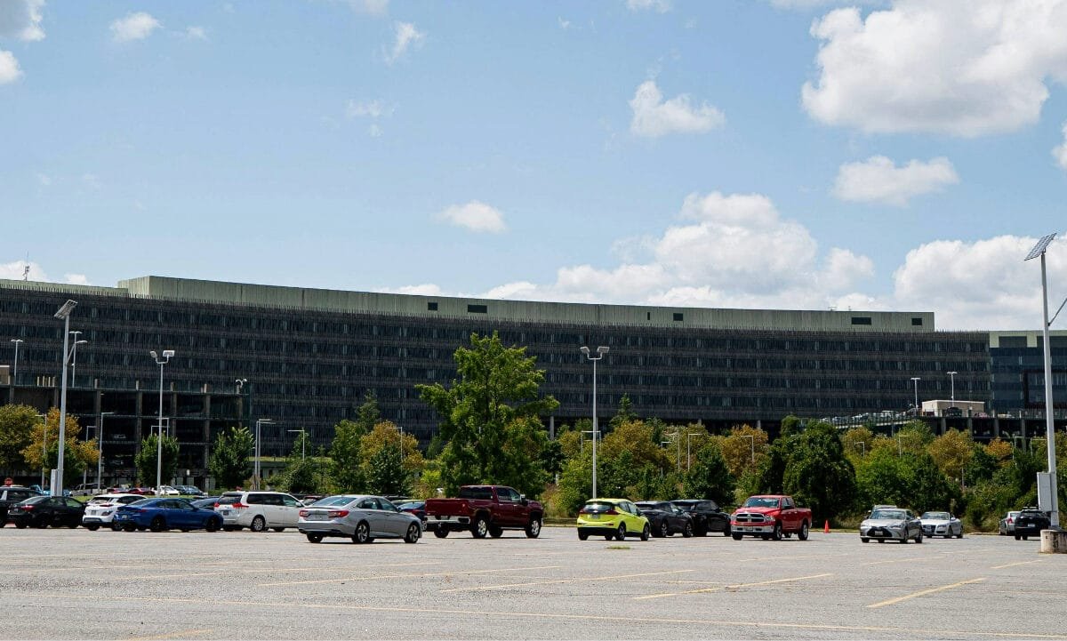 Trump picks veteran staffer to head Bureau of Labor Statistics