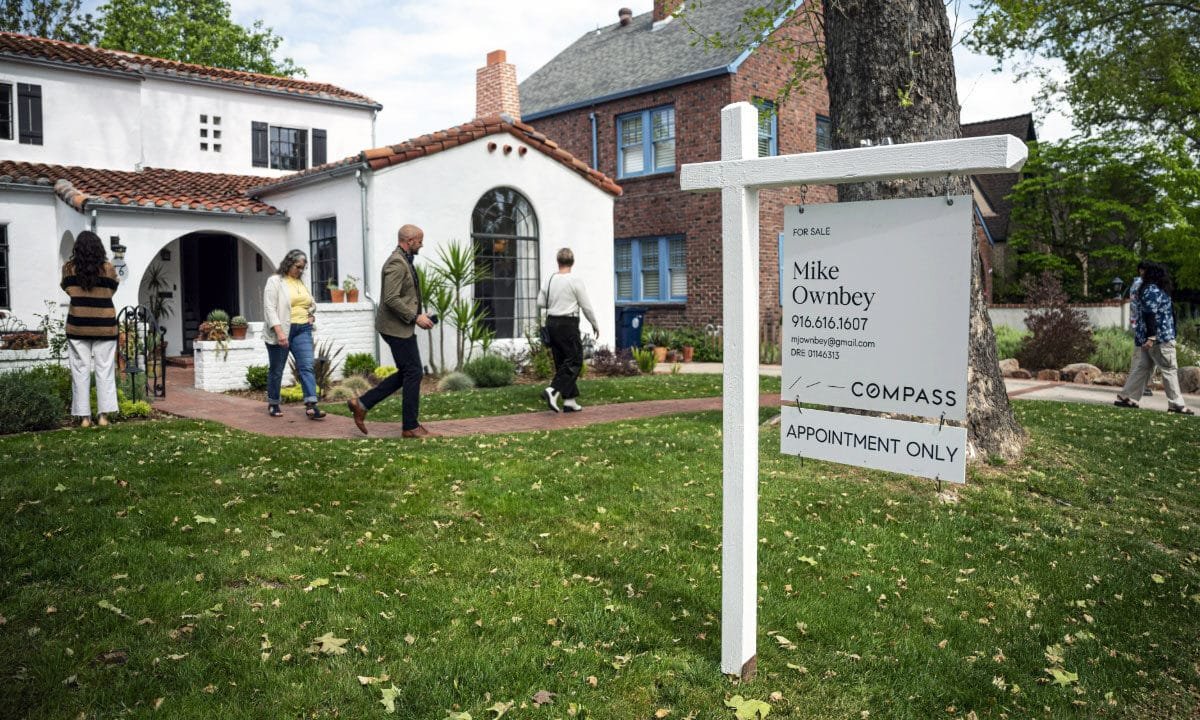 Mortgage rates fall to lowest level since 2022