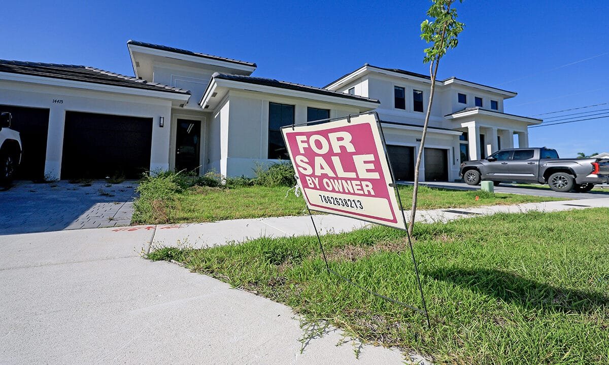 Americans flee mortgage market despite lower rates as lenders tighten grip on credit nationwide