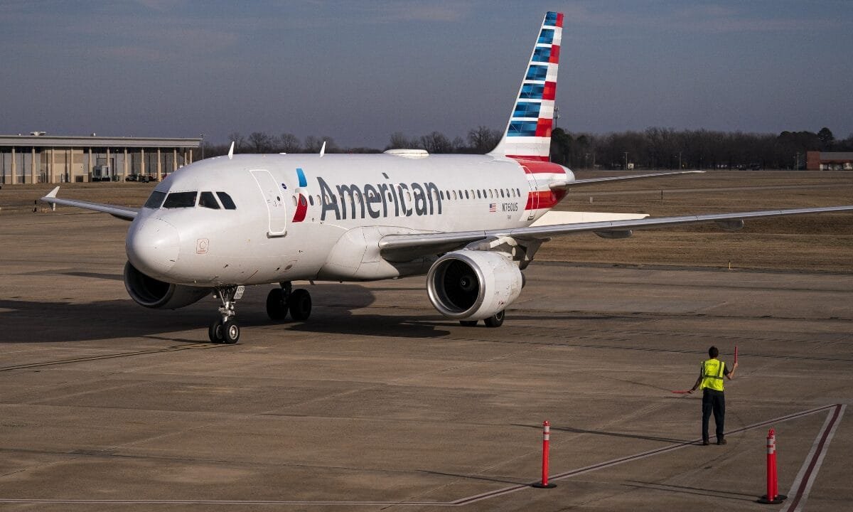 Possible bullet holes mysteriously appear on American Airlines plane after flight from Colombia