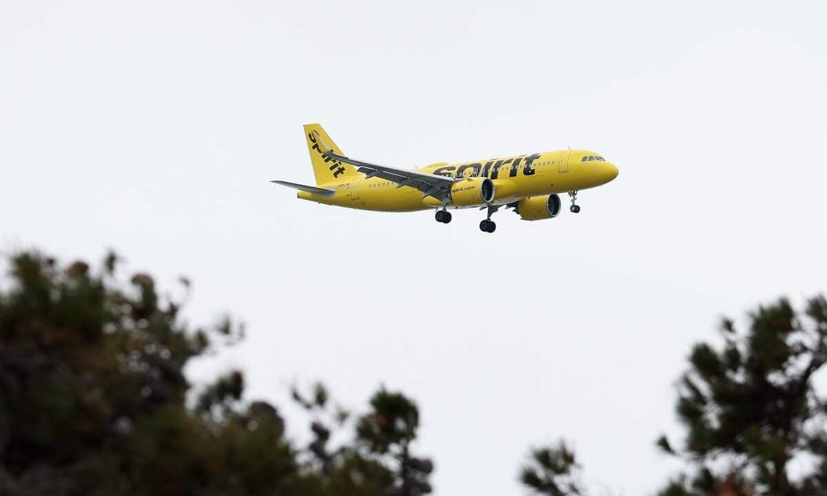 Spirit Airlines to sell 20 jets, recalls furloughed flight attendants