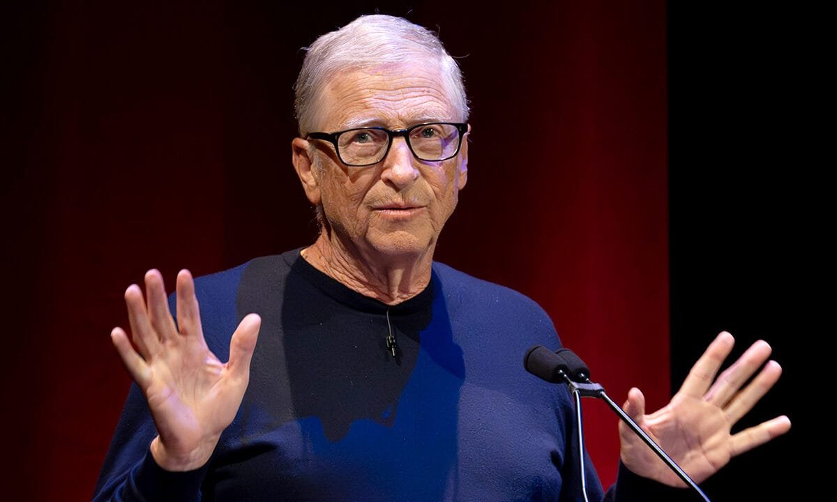 Bill Gates apologizes to foundation staff over Epstein ties