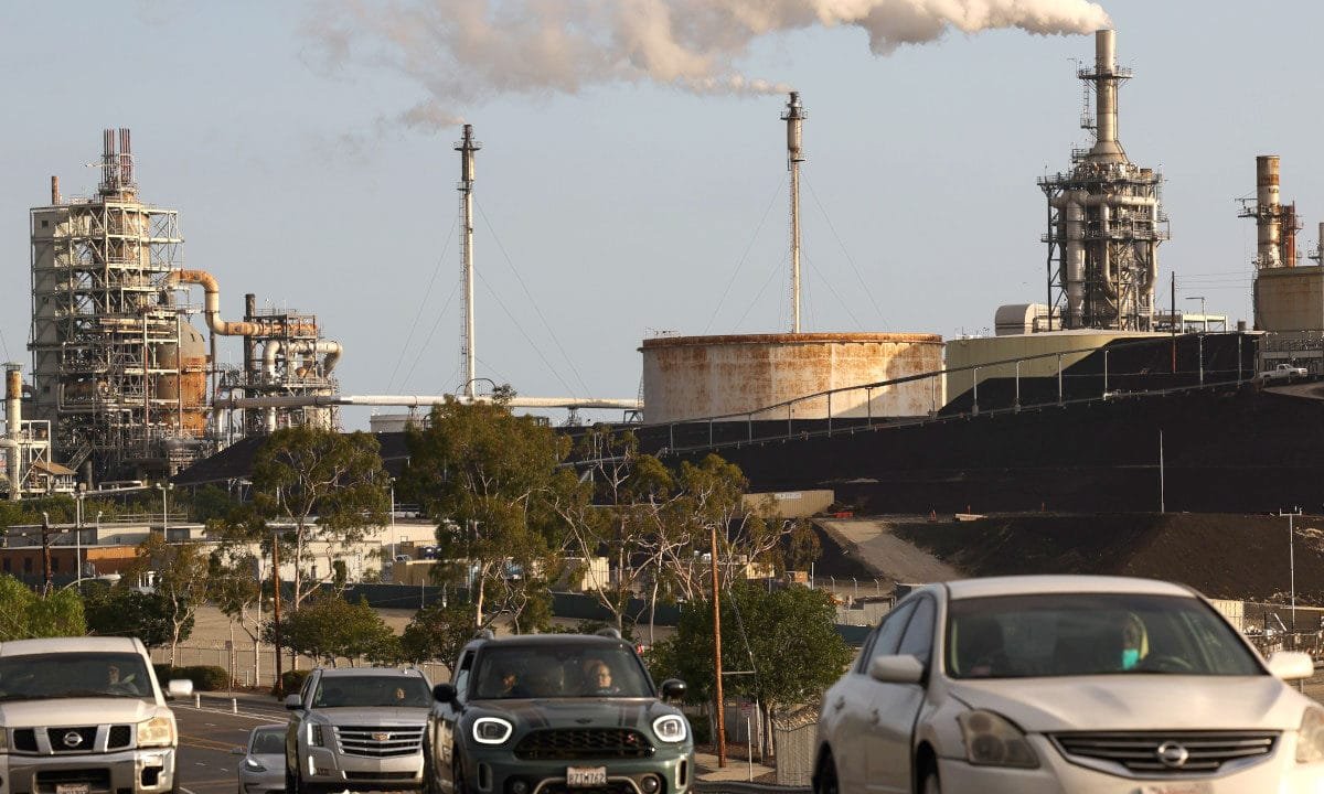 California gas prices surge 40 cents in just 2 weeks as impact of refinery closures weighs