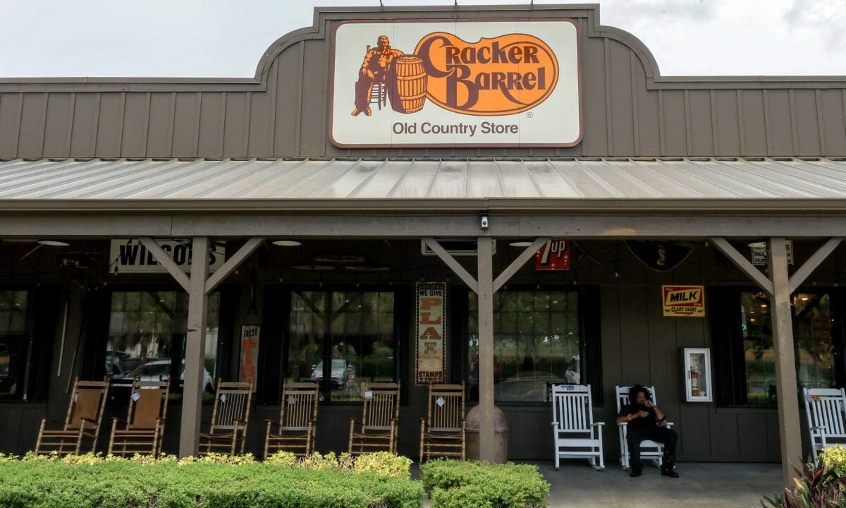 Cracker Barrel responds to reports about employee dining requirements during work travel