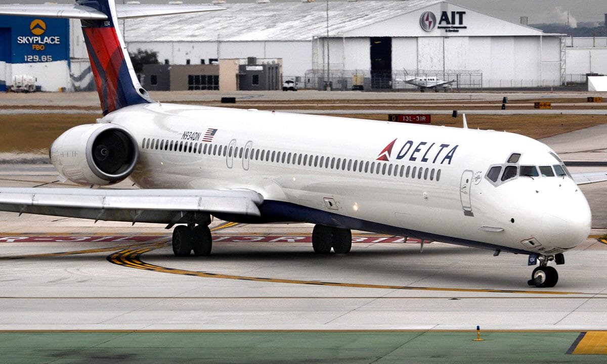 Delta flight abruptly makes midair U-turn after smoke reported from engine