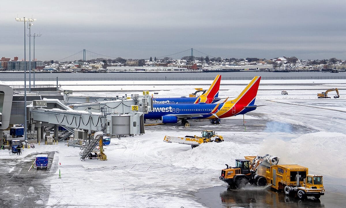 Thousands of US flights canceled as Northeast braces for blizzard