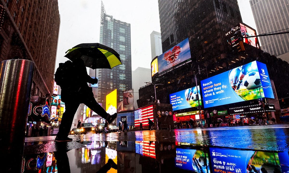 Grubhub, DoorDash shut down NYC operations as city enforces travel ban during ‘historic’ blizzard