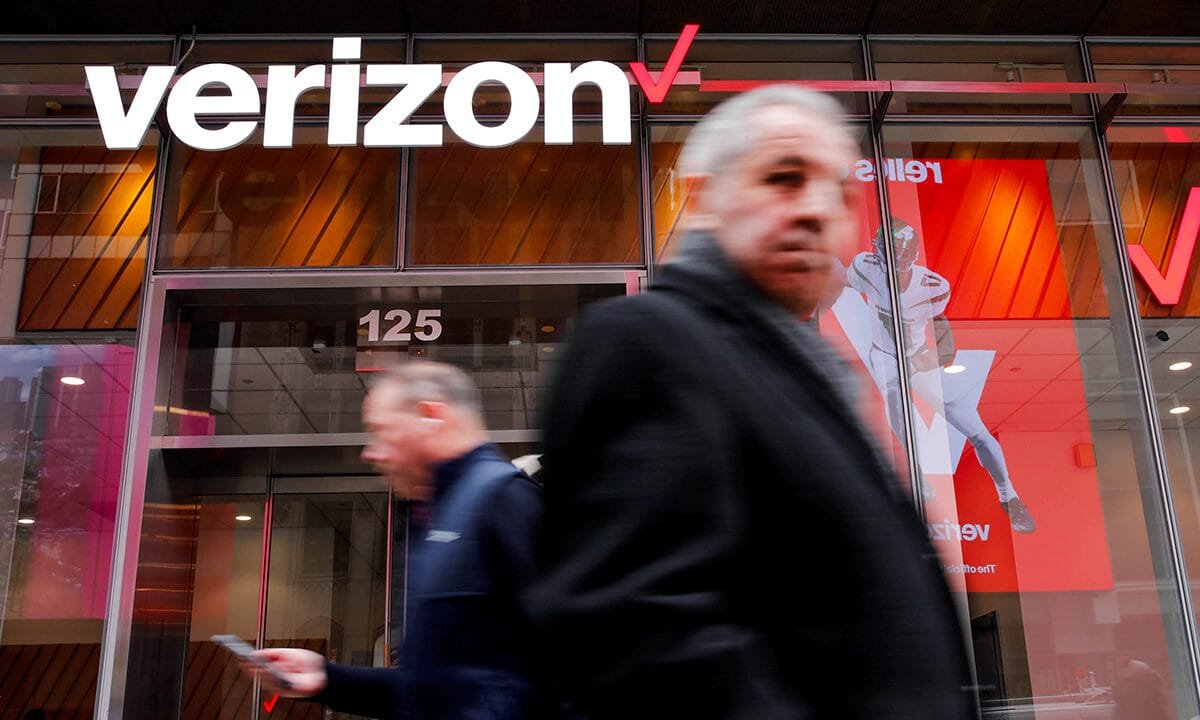 Verizon customers face 35-day wait to unlock paid-off phones under policy change