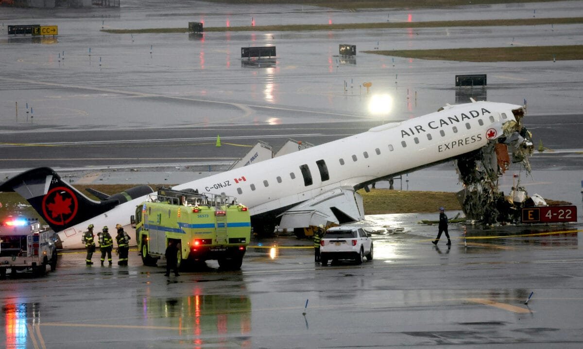 Hundreds of flights canceled, delayed at LaGuardia Airport after Air Canada runway collision