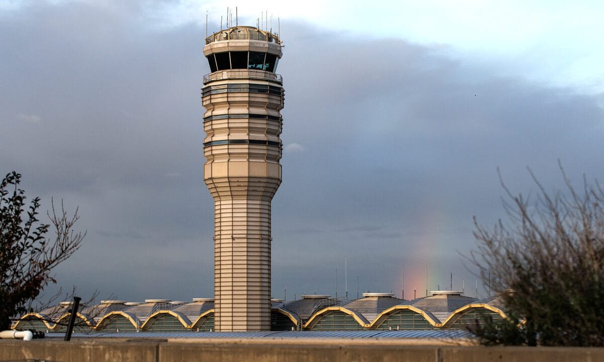 ‘Strong smell’ shuts down flights at major DC-area airports for the second time this month
