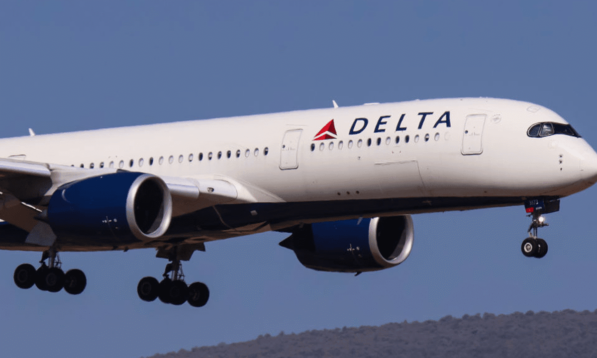 4 flight attendants injured on Delta flight to Sydney after plane experiences ‘brief turbulence’