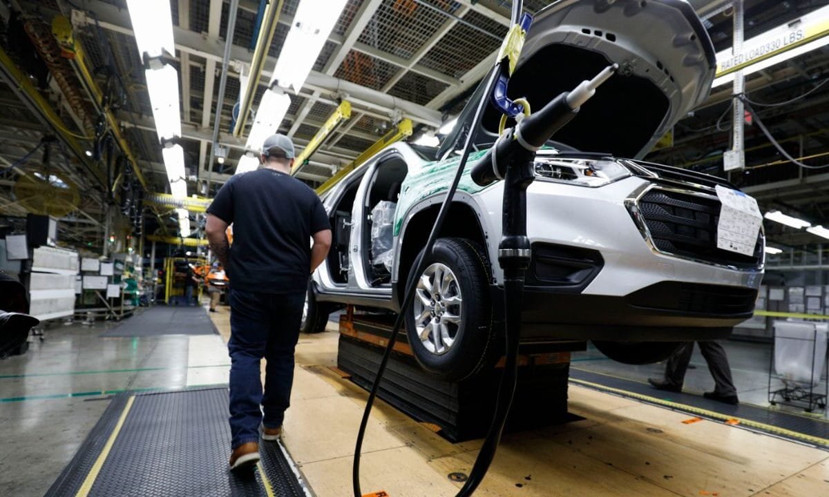 Paychecks keep rising for American workers, providing boost to household budgets