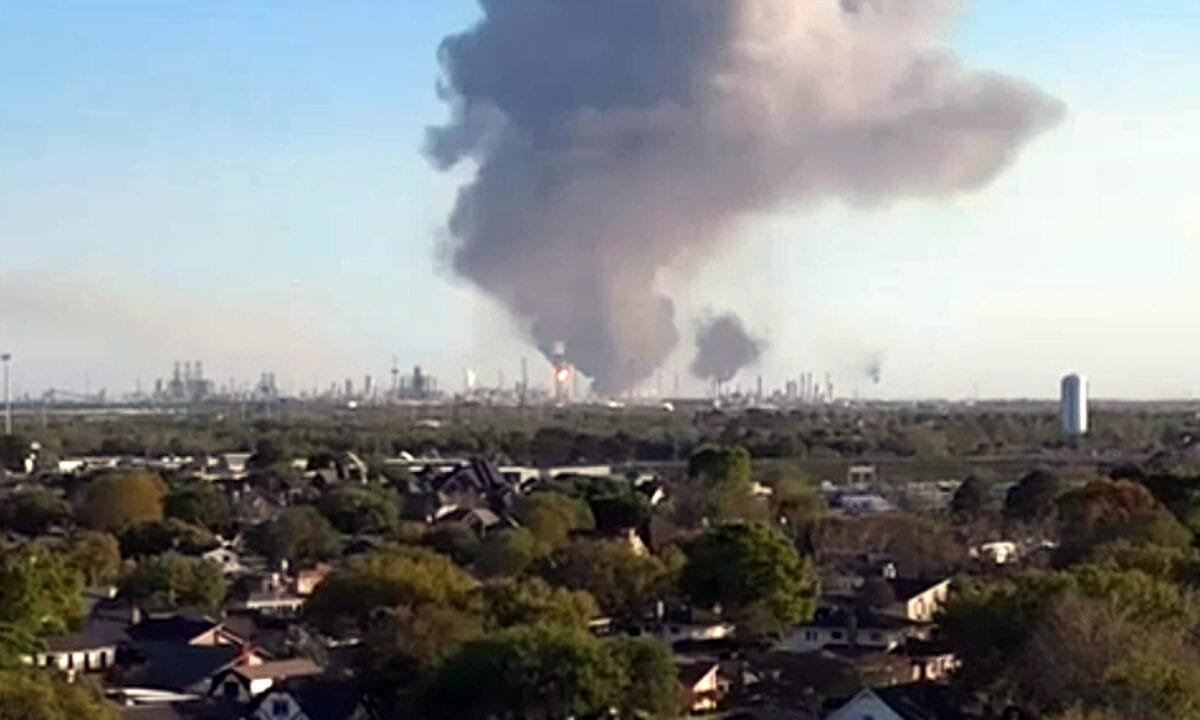Texas oil refinery explosion sends smoke into air, residents advised to shelter in place