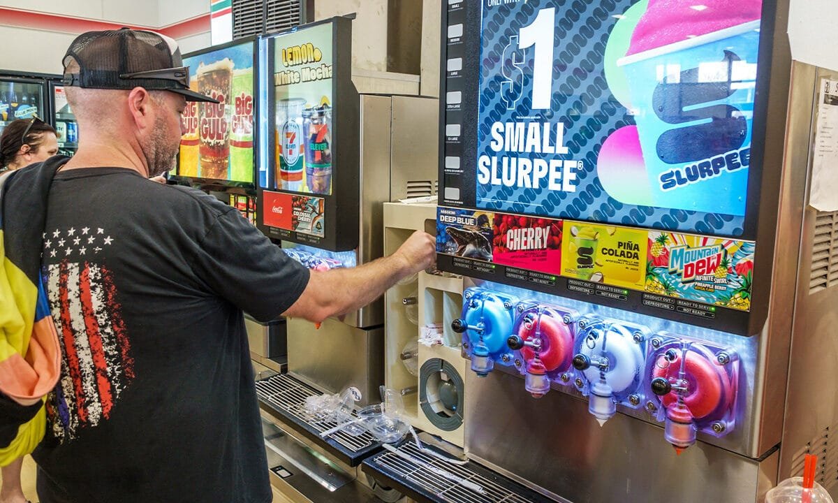 Popular convenience store chain to close hundreds of stores