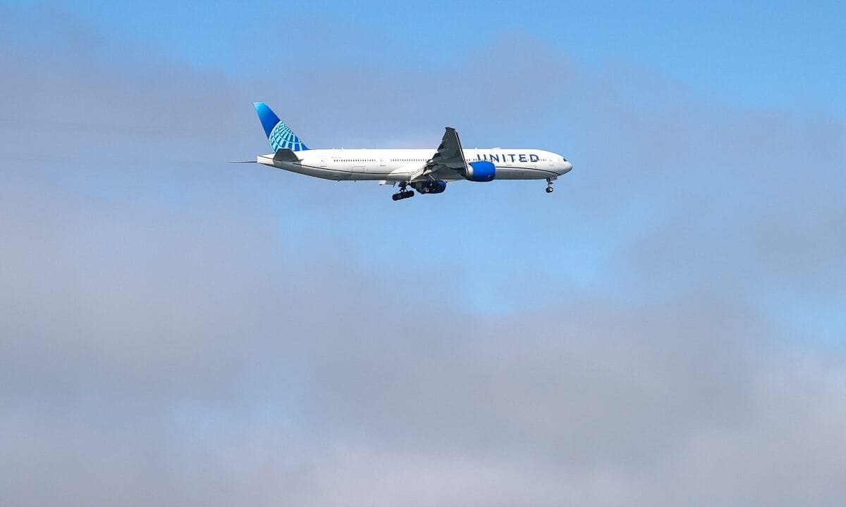 United pilot reports midair drone scare near airport during landing approach