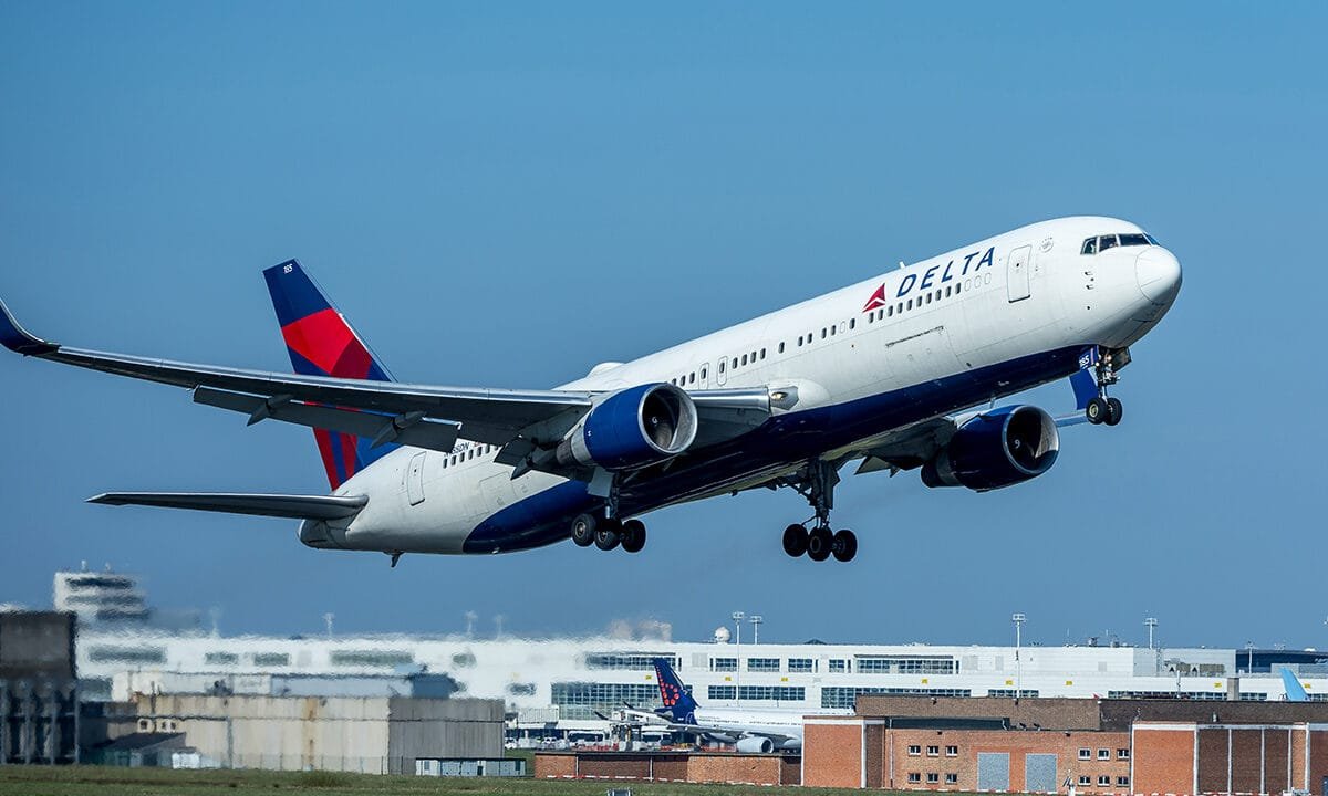 Delta landing attempt rattled by wrong tower radio mix-up, sparking alarm near LaGuardia