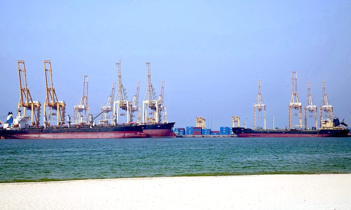 Oil tankers reportedly moving through Strait of Hormuz, CEO says, as prices slide