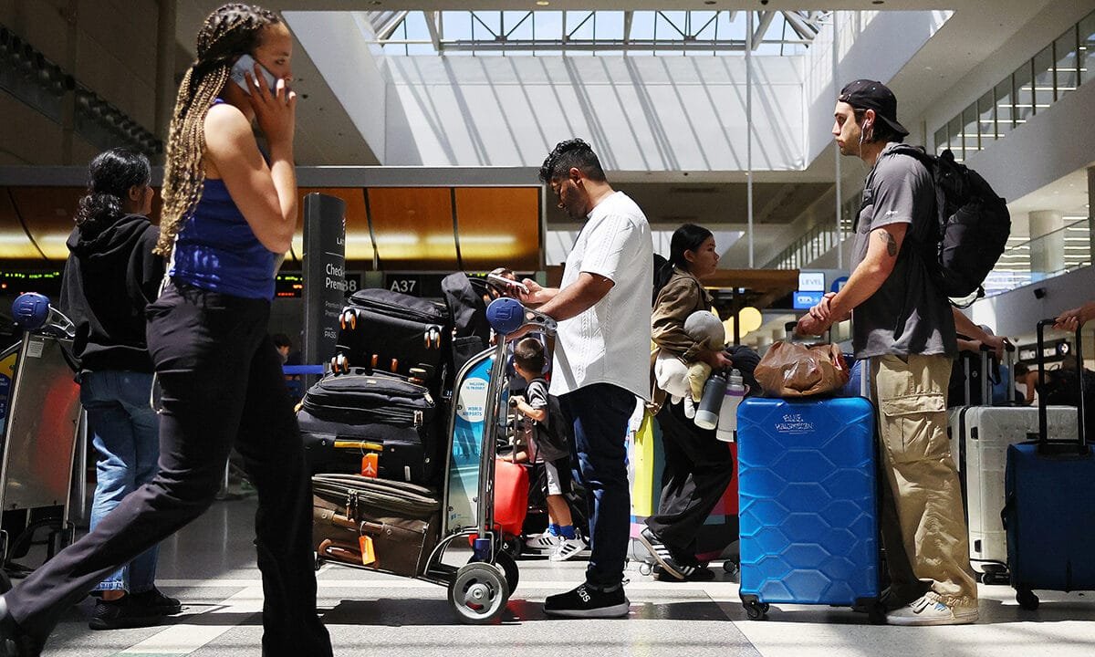 United Airlines checked bag fees climbs $10-50 as fuel prices nearly double since Iran war