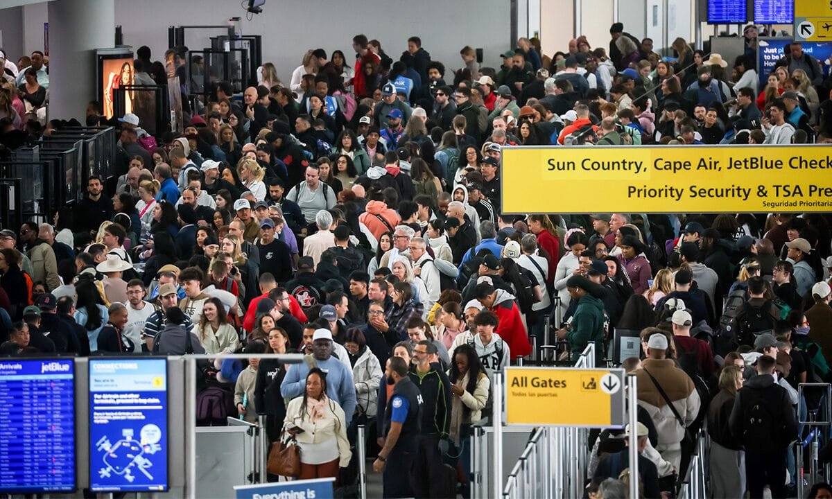 United adds TSA wait times to app as DHS shutdown strains airport security lines