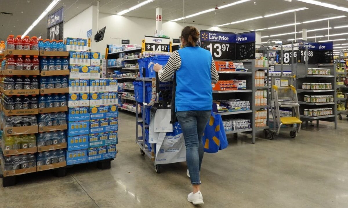 American workers’ wage gains lost momentum in March despite strong hiring, economists say