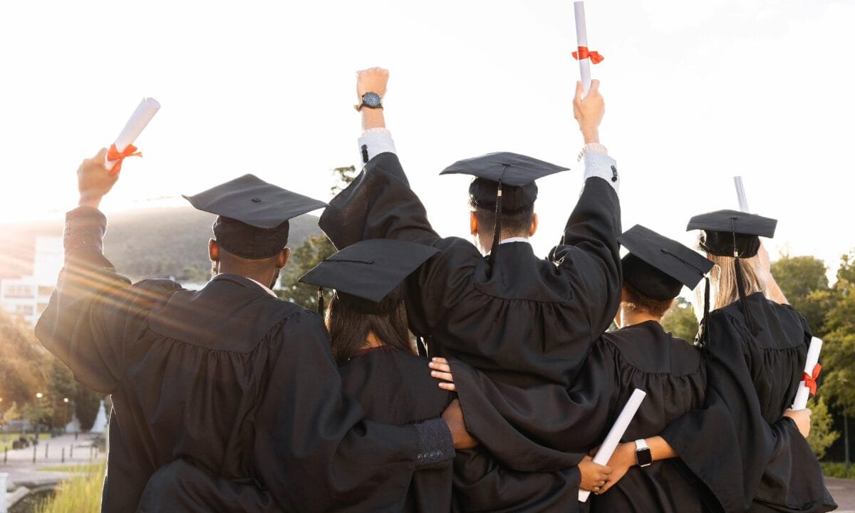 University lets students earn bachelor’s and master’s degrees entirely on their phone