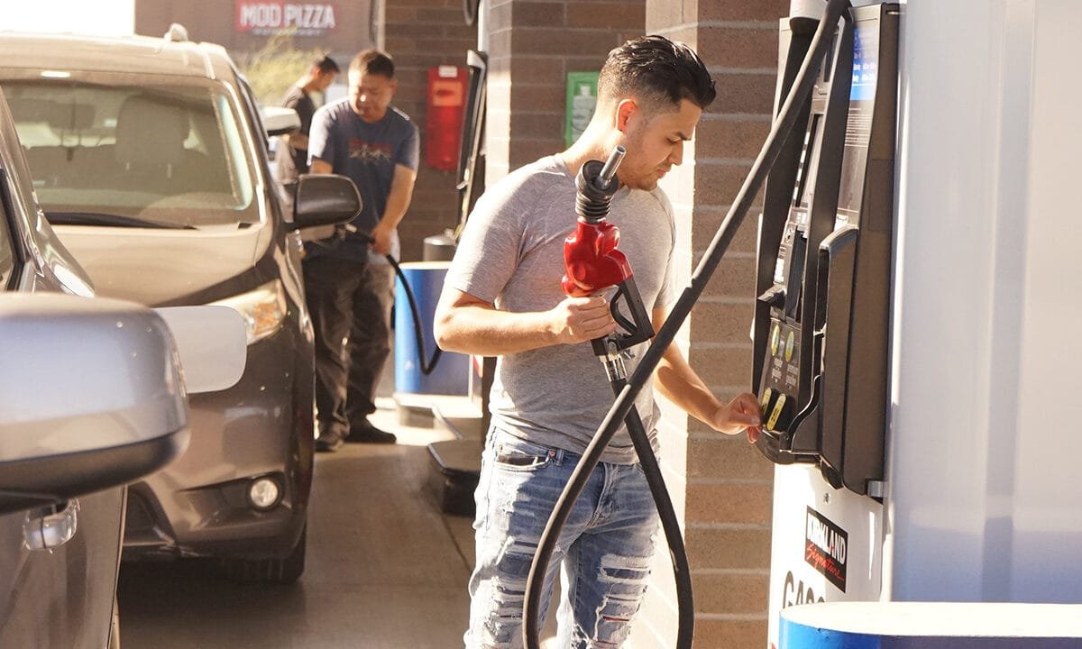 National average gas price reaches $4.45 before summer driving season