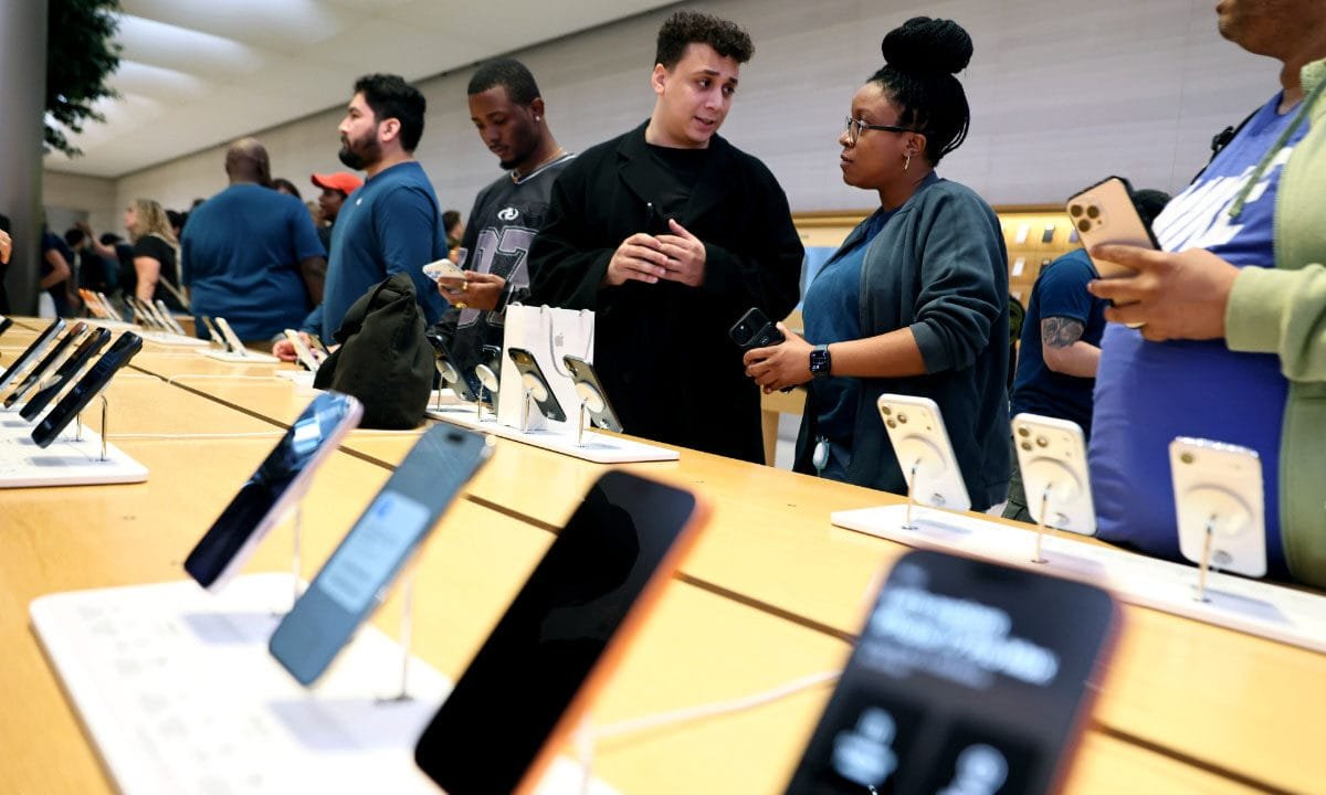 How you can get a slice of Apple’s $250M iPhone settlement