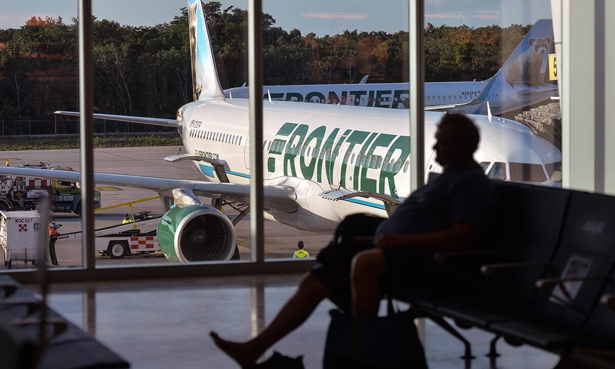 Budget airlines seek federal aid as Spirit shuts down after failed rescue