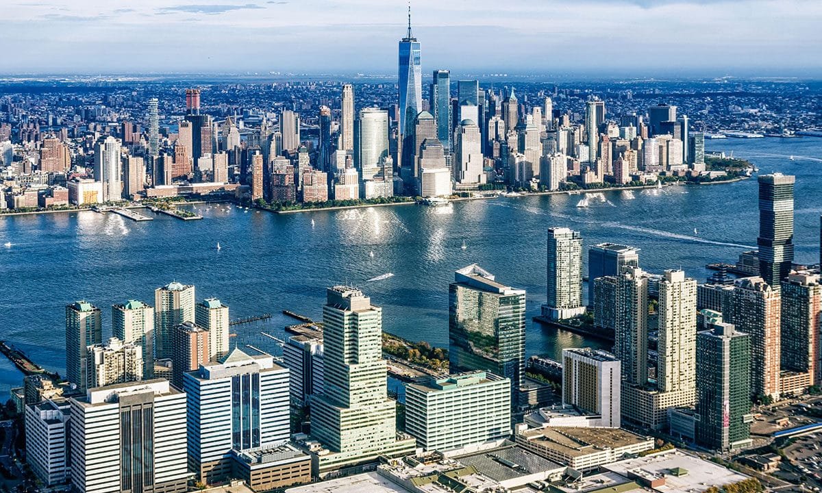 NYC rents hit record highs as Jersey City building boom drives rents down