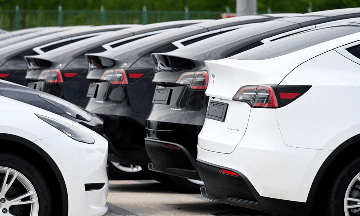 Tesla recalls more than 218K vehicles over rearview image issue that poses crash risk