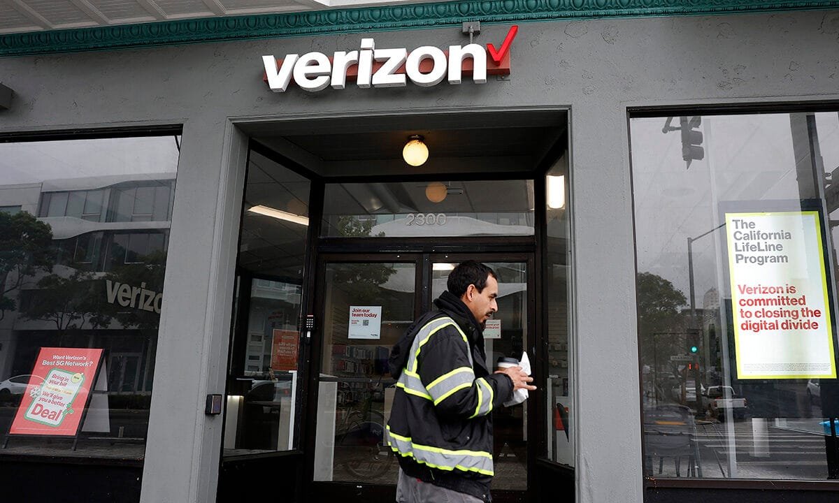 Verizon launches simpler plans and new loyalty program, drops some fees