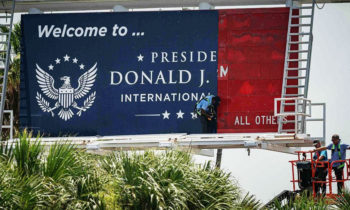 United to offer travelers free flight changes to avoid landing at Trump International Airport